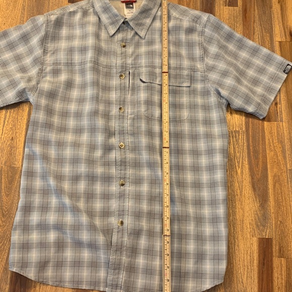 2 The North Face shirts. Both mens size medium. Price is for both shirts. - Picture 15 of 16